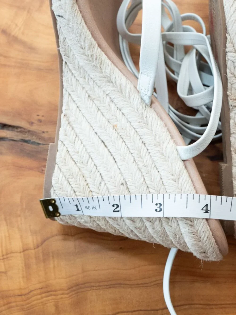 Chelsea & Violet Mariah Espadrille Wedges 8.5 White Lace Up Ankle Wrap Sandals